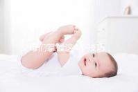 父母們掌握這4個技巧,輕松培養孩子睡嬰兒床的習慣